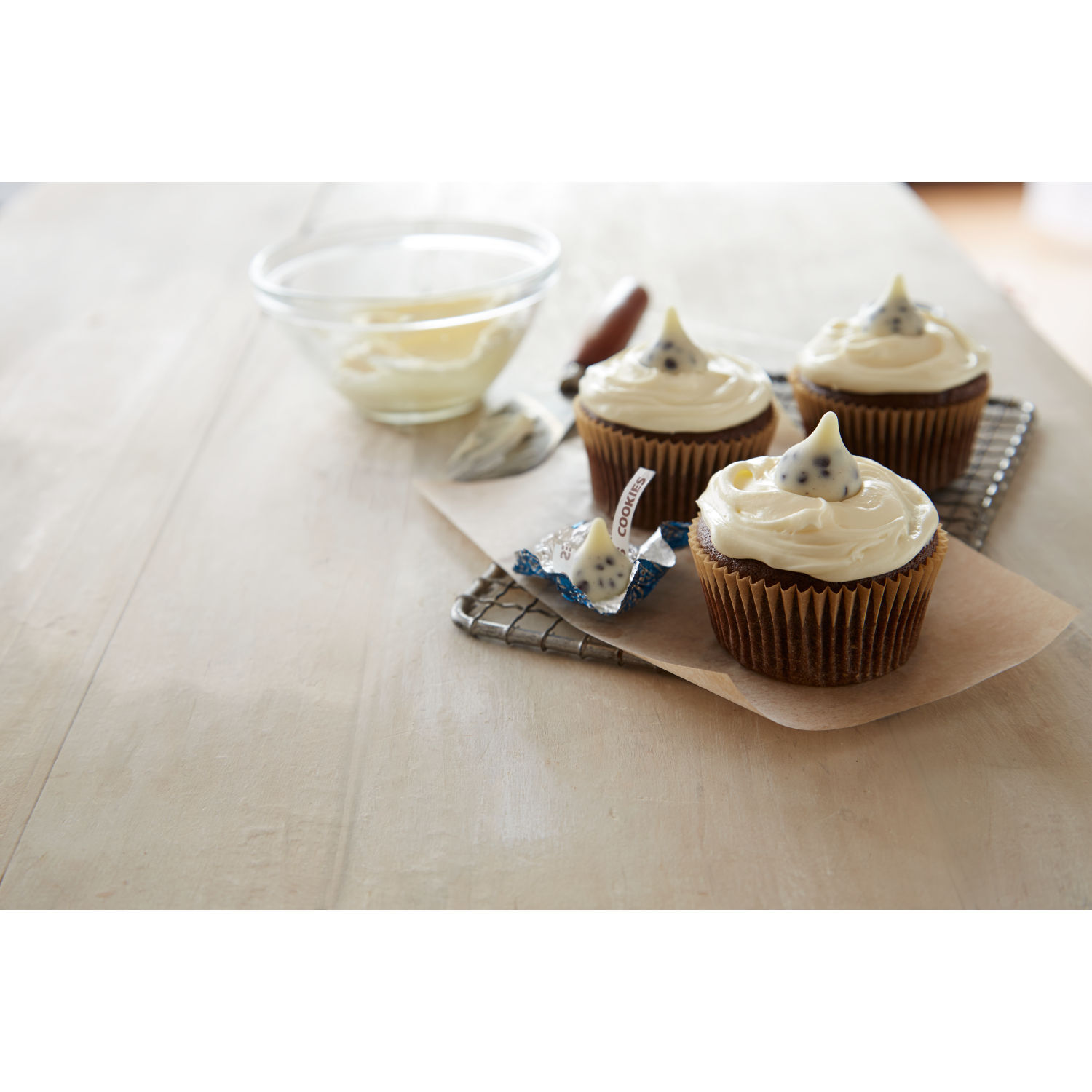 HERSHEY'S KISSES Cookies N Crème Miniatures 10oz Candy Bag $5.99 4 HERSHEY'S KISSES Cookies N Crème Miniatures 10oz Candy Bag $5.99