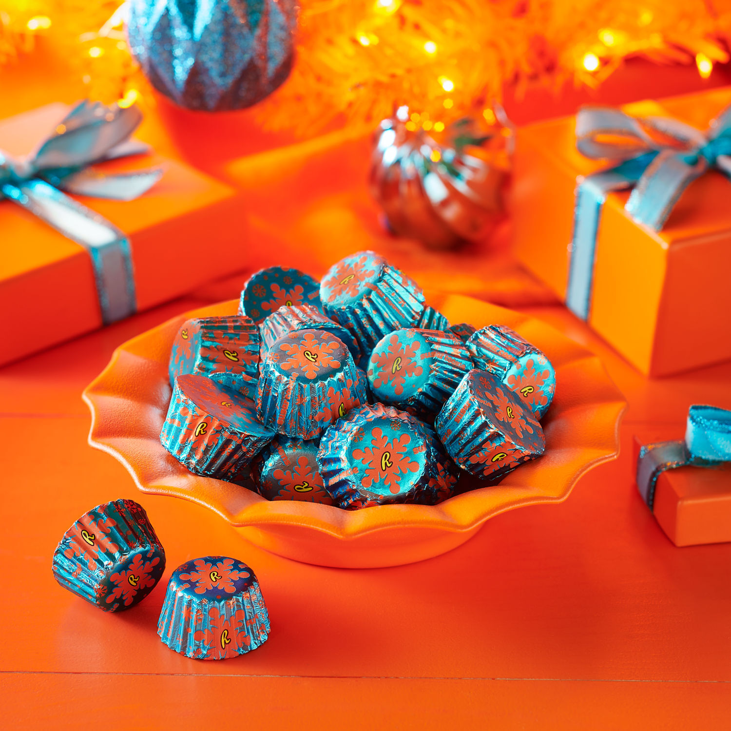 REESE'S Sugar Cookie Milk Chocolate Peanut Butter Miniature Cups, Christmas Candy Bag, 9.9 oz $5.99