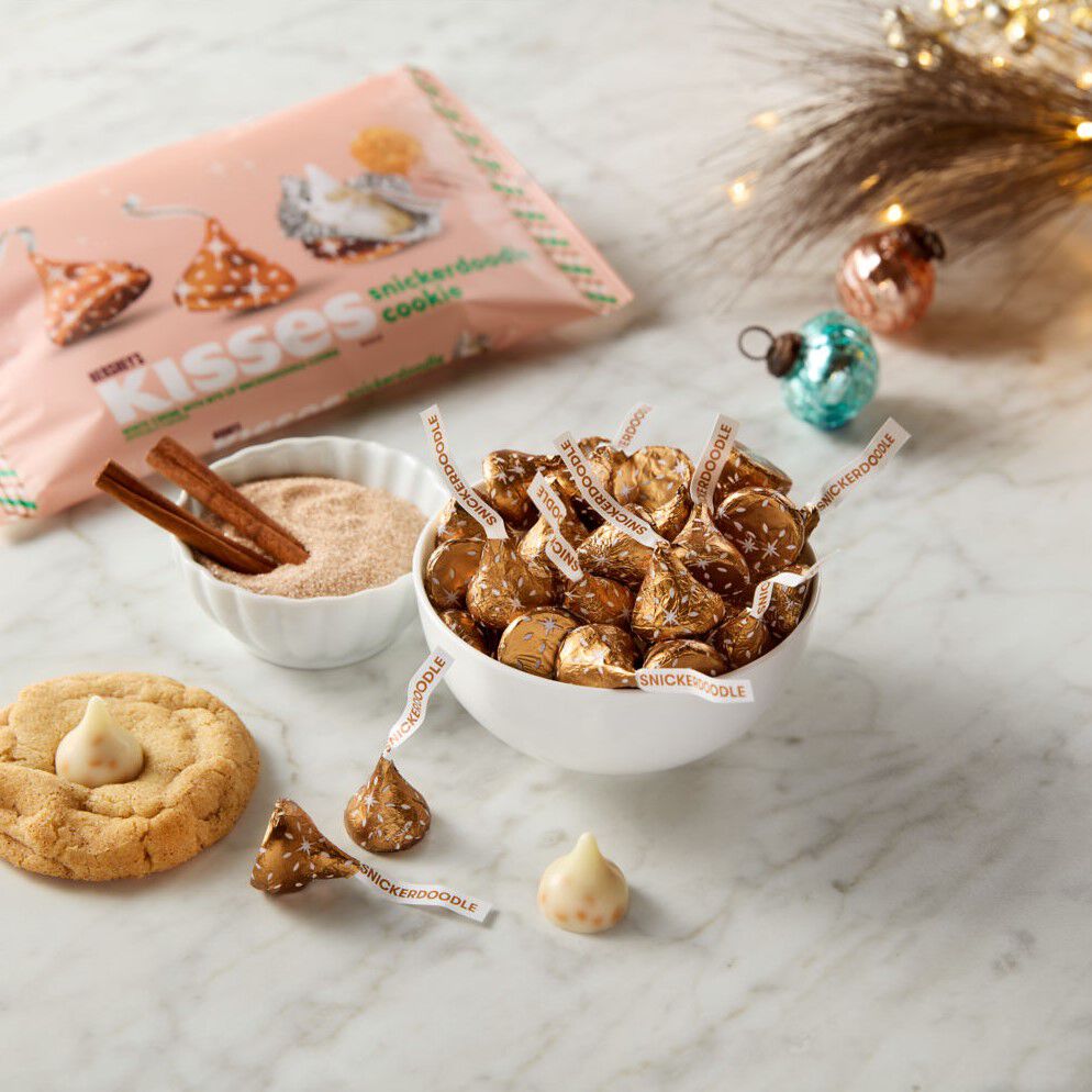 HERSHEY'S KISSES Snickerdoodle Cookie Flavored Christmas Candy Bag, 9 oz $5.99