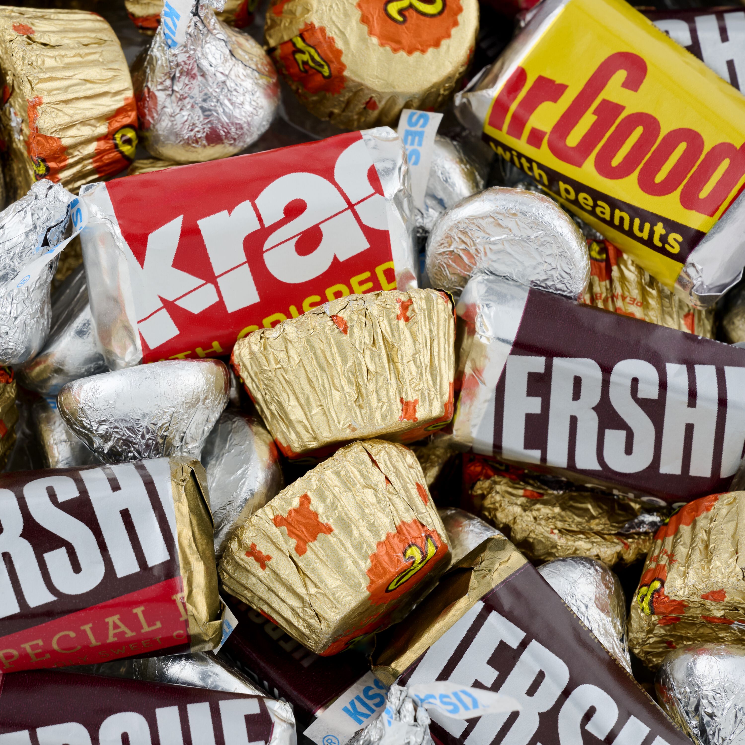 HERSHEY’S Assorted Miniatures Gold Gift Tin, 5 lbs $54.99