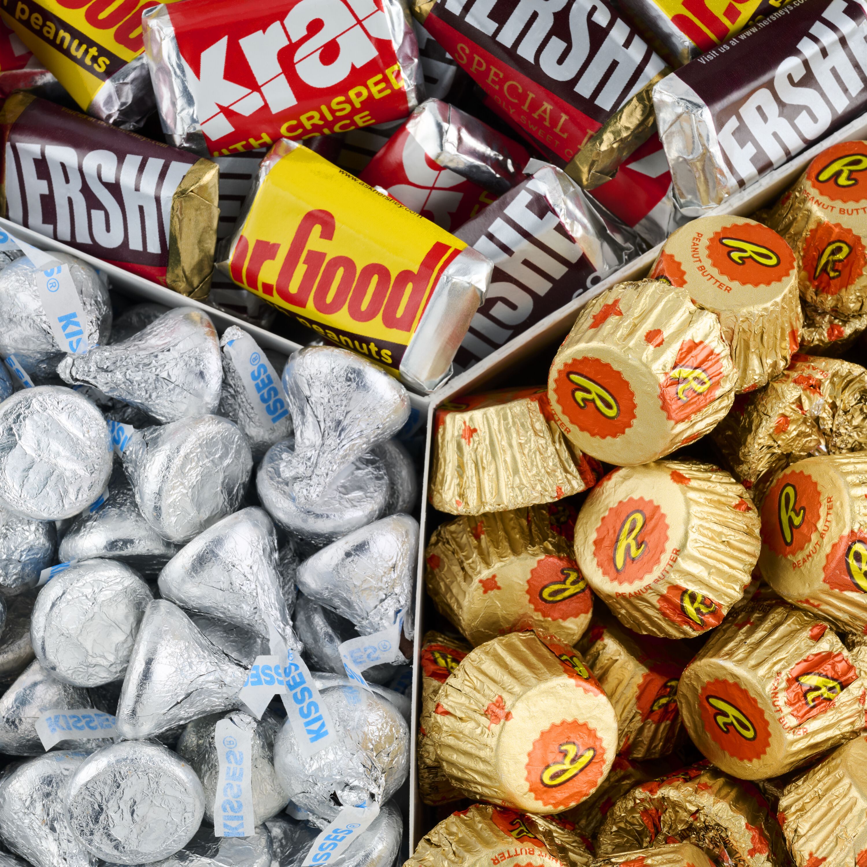 HERSHEY’S Filled Gold Tin HERSHEY’S Filled Gold Tin | 11 lbs. $99.99