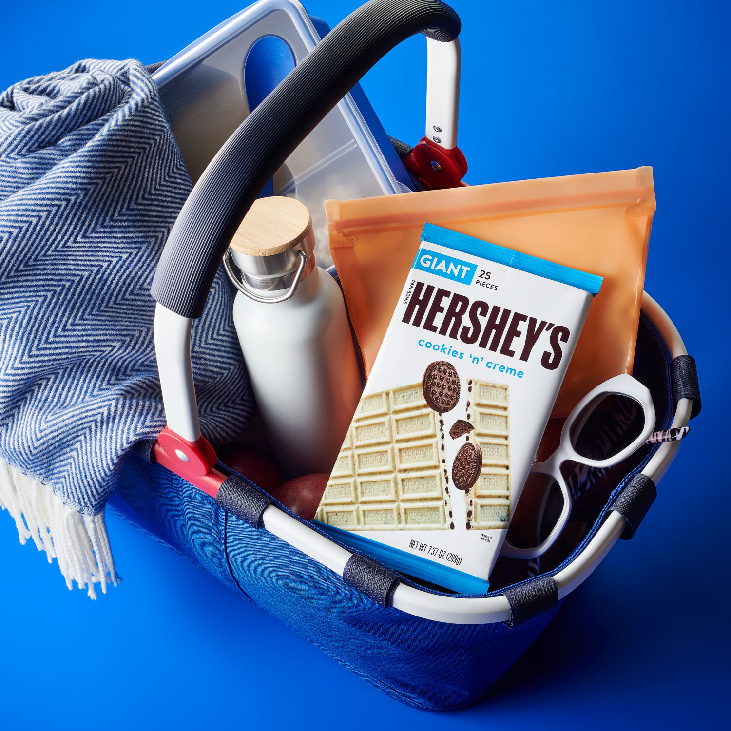 HERSHEY'S Cookies N Cream Giant 7.37oz Candy Bar $3.49